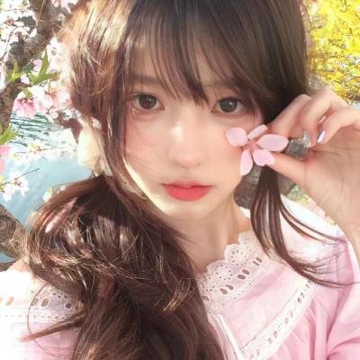 娇憨女郎